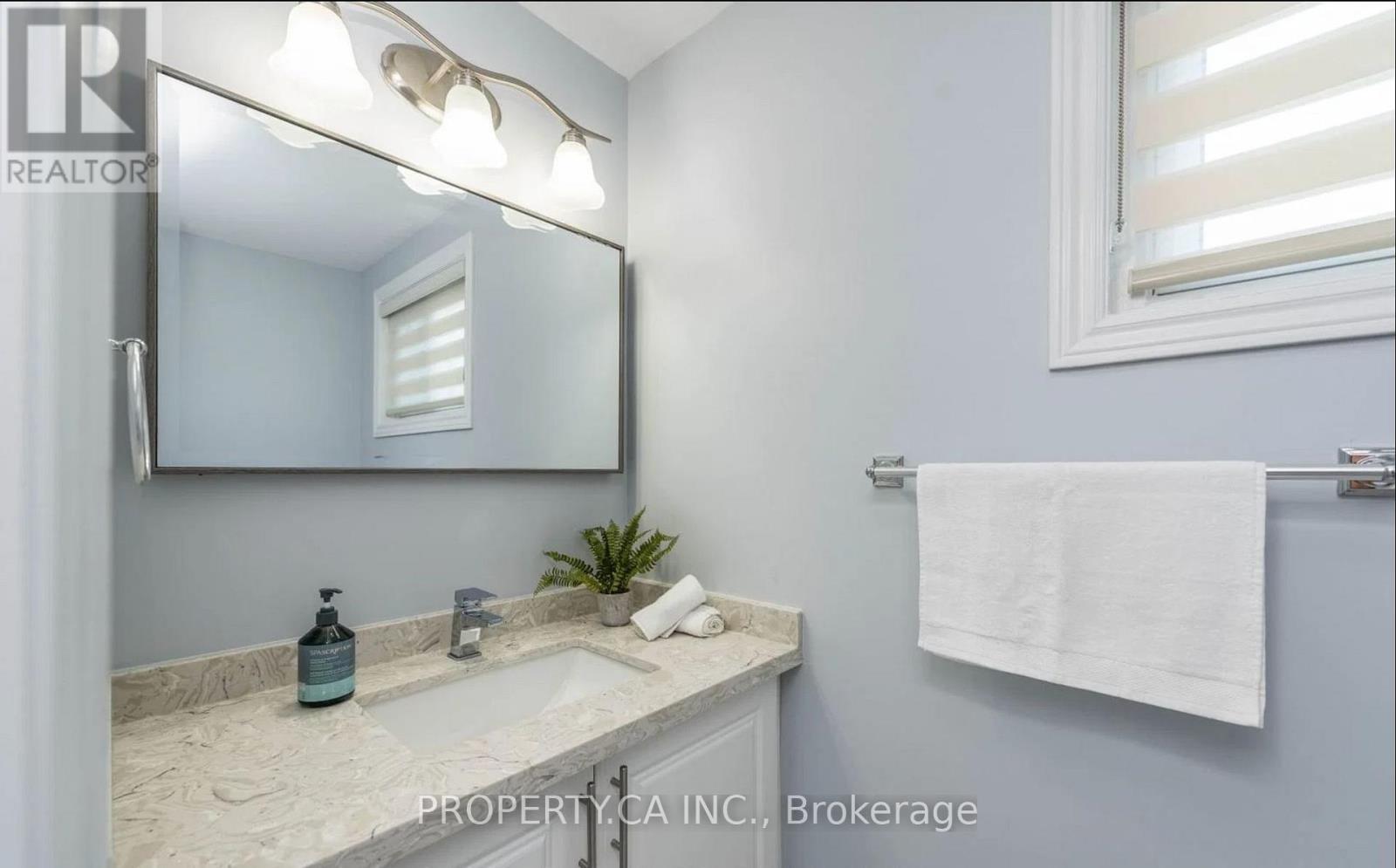 46 Wilton Drive, Brampton, Ontario  L6W 3A1 - Photo 4 - W13729006