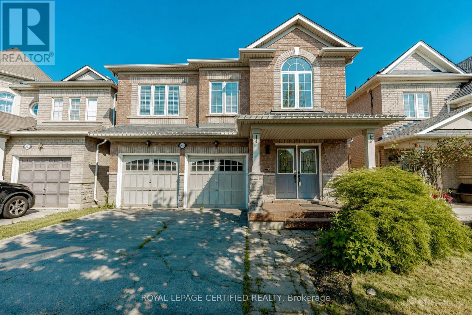 2452 Pathfinder Drive, Burlington, Ontario  L7L 6X9 - Photo 1 - W13729008
