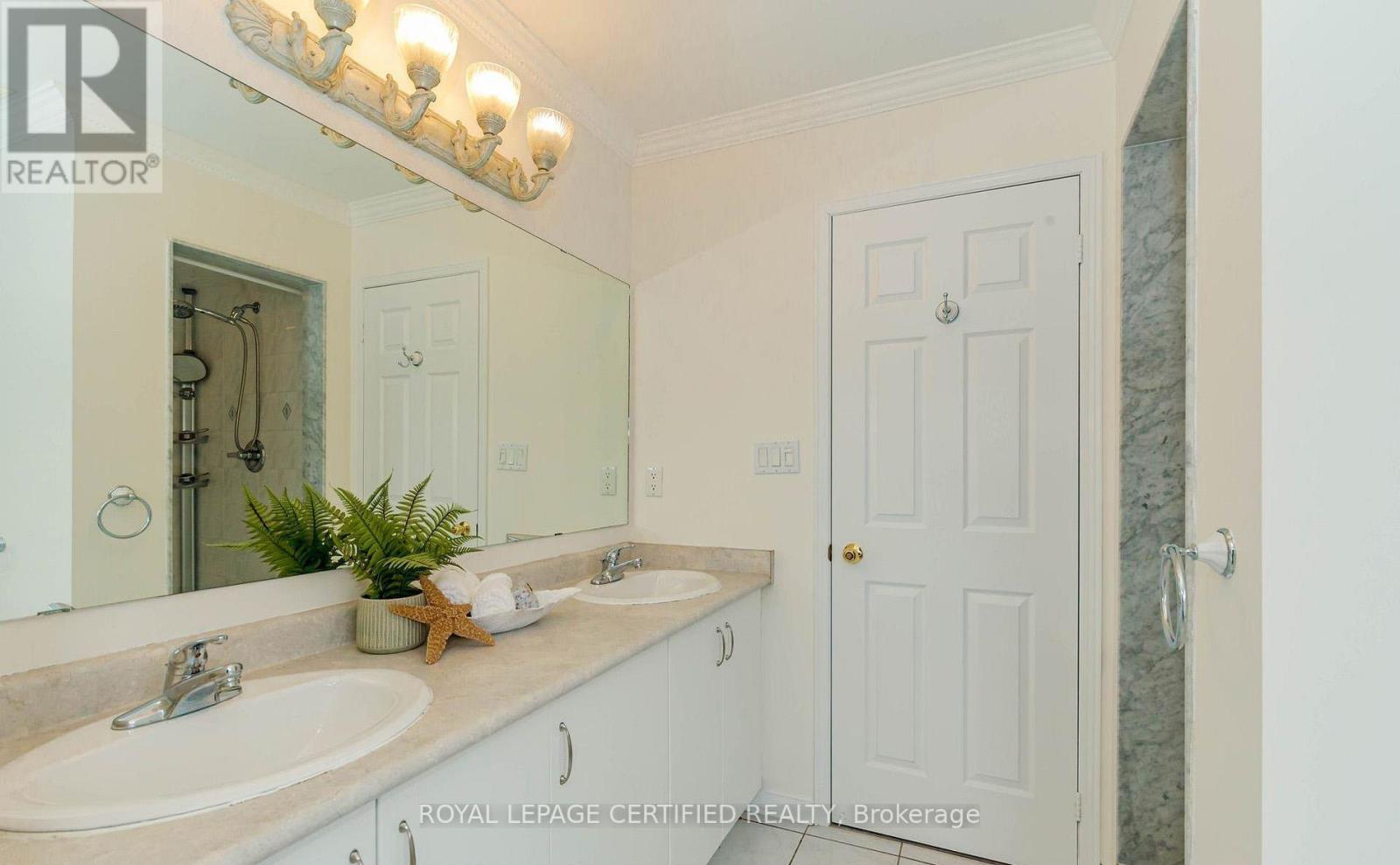 2452 Pathfinder Drive, Burlington, Ontario  L7L 6X9 - Photo 29 - W13729008