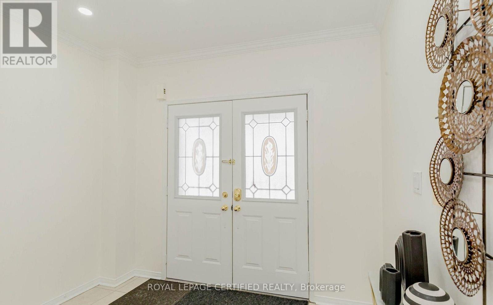 2452 Pathfinder Drive, Burlington, Ontario  L7L 6X9 - Photo 5 - W13729008