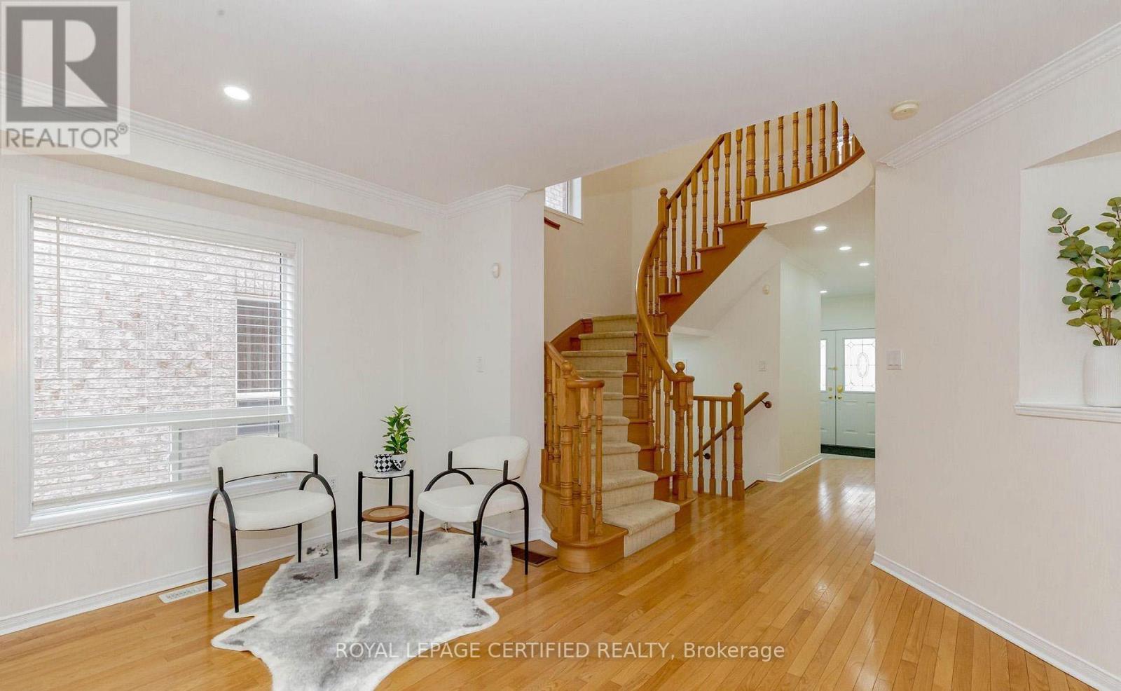 2452 Pathfinder Drive, Burlington, Ontario  L7L 6X9 - Photo 8 - W13729008