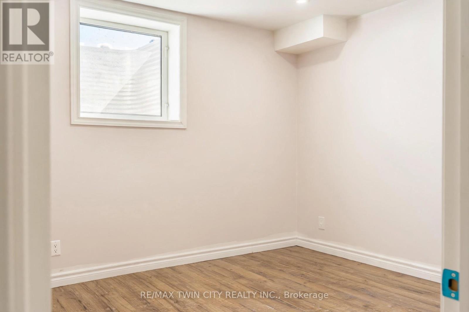 53 Creek Ridge Street, Kitchener, Ontario  N2R 0B6 - Photo 12 - X13729122