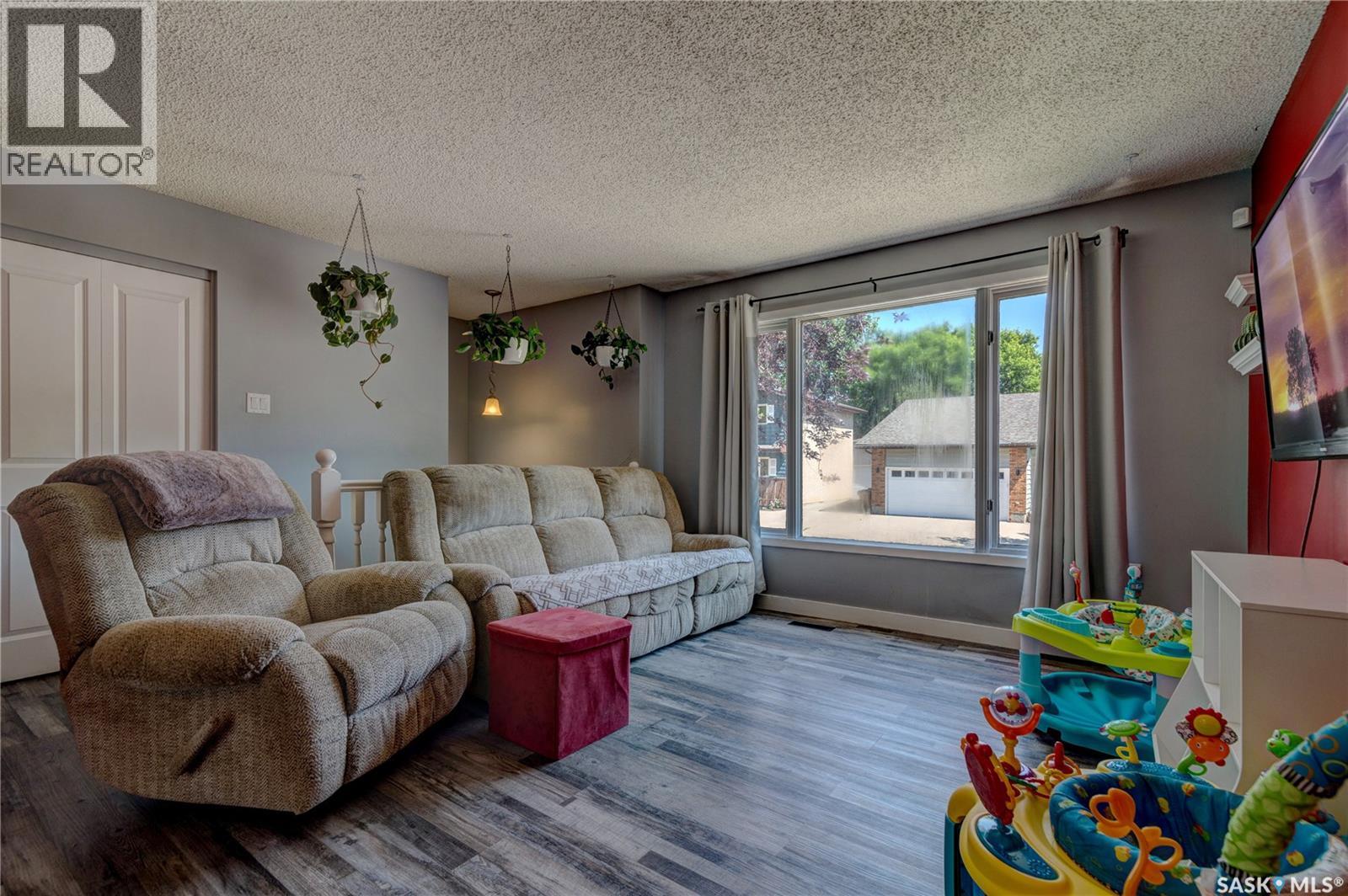 1210 Flexman Crescent, Regina, Saskatchewan  S4X 3A7 - Photo 4 - SK046915