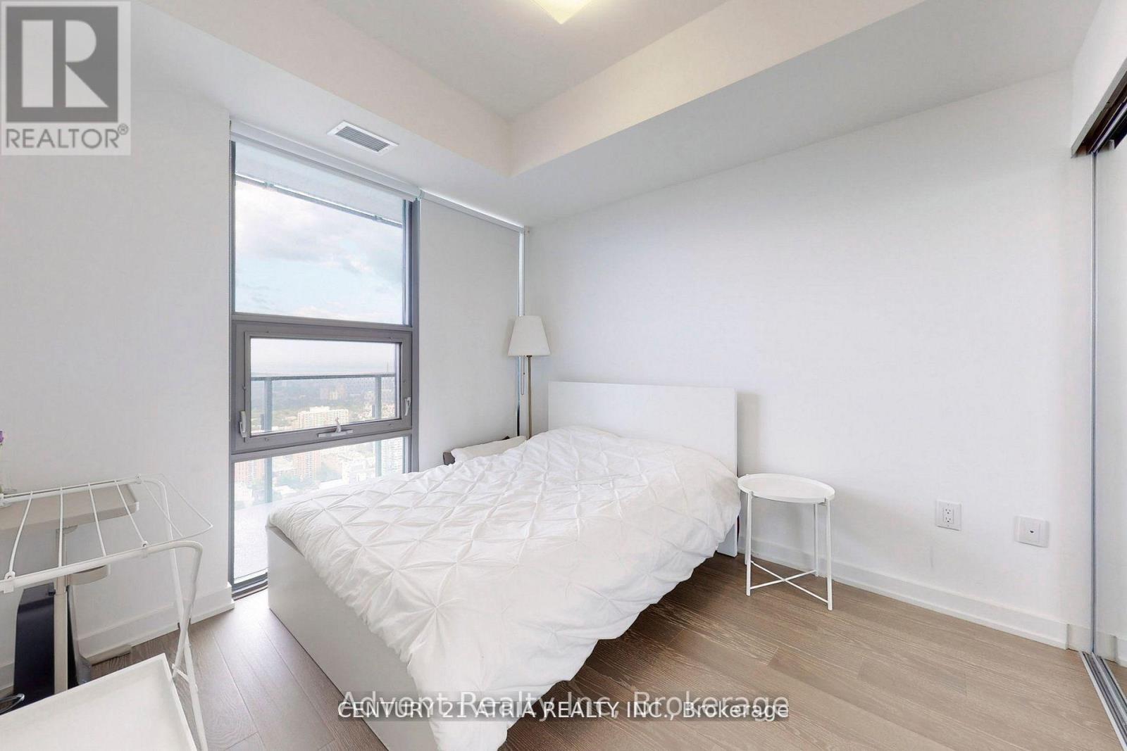 5213 - 11 Wellesley Street W, Toronto, Ontario  M4Y 1E8 - Photo 11 - C13728984