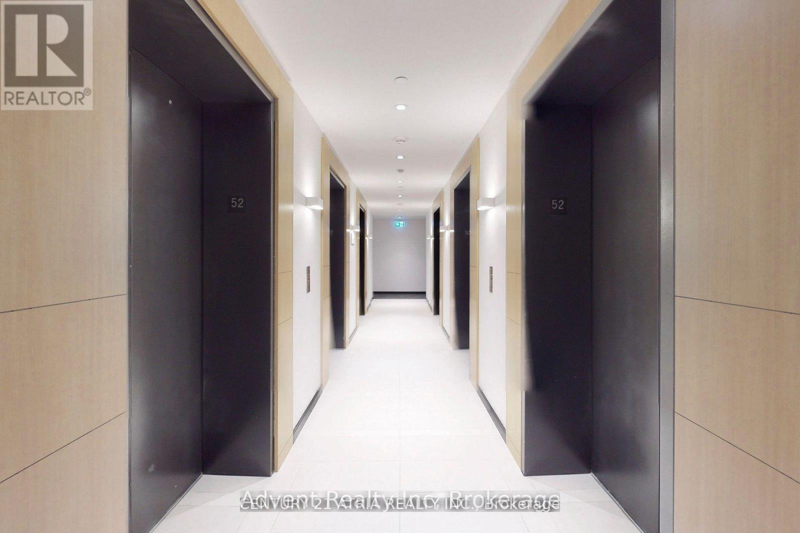 5213 - 11 Wellesley Street W, Toronto, Ontario  M4Y 1E8 - Photo 19 - C13728984