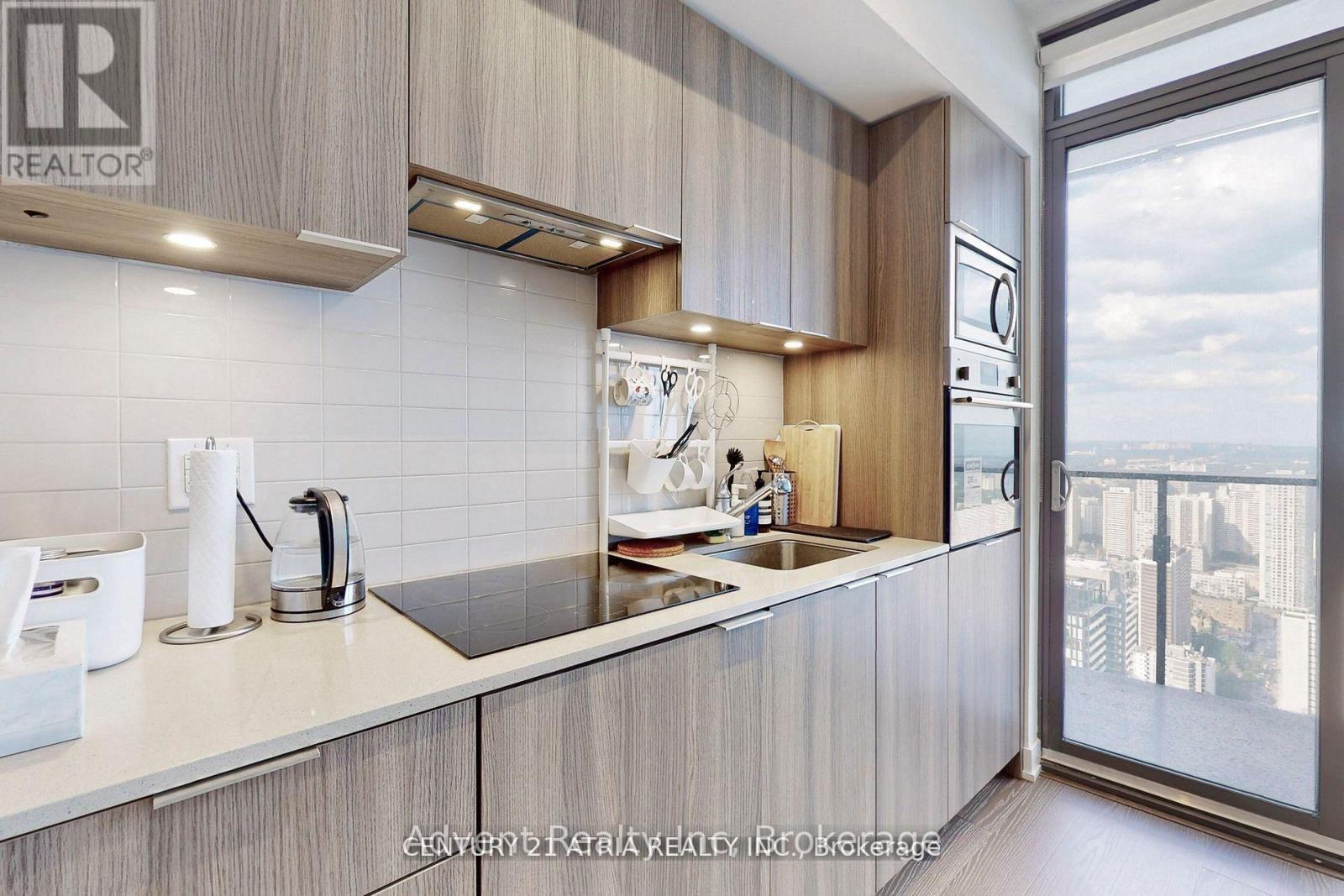 5213 - 11 Wellesley Street W, Toronto, Ontario  M4Y 1E8 - Photo 10 - C13728984