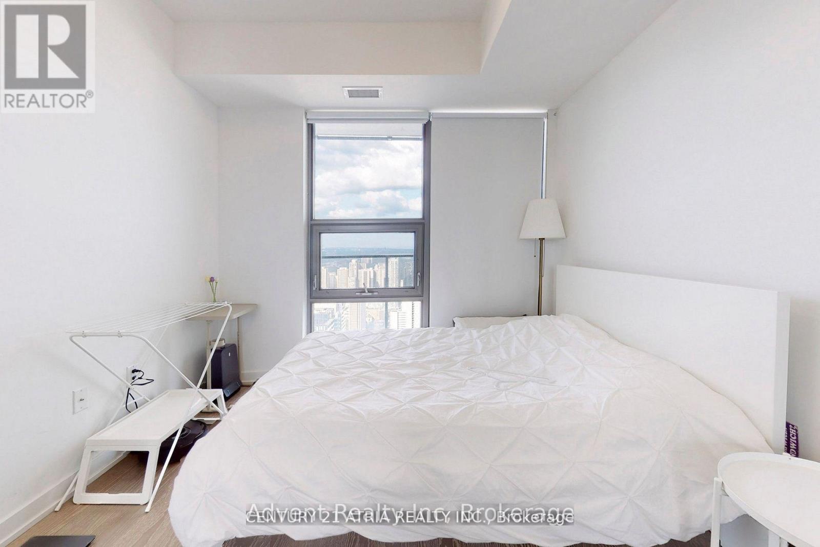 5213 - 11 Wellesley Street W, Toronto, Ontario  M4Y 1E8 - Photo 12 - C13728984