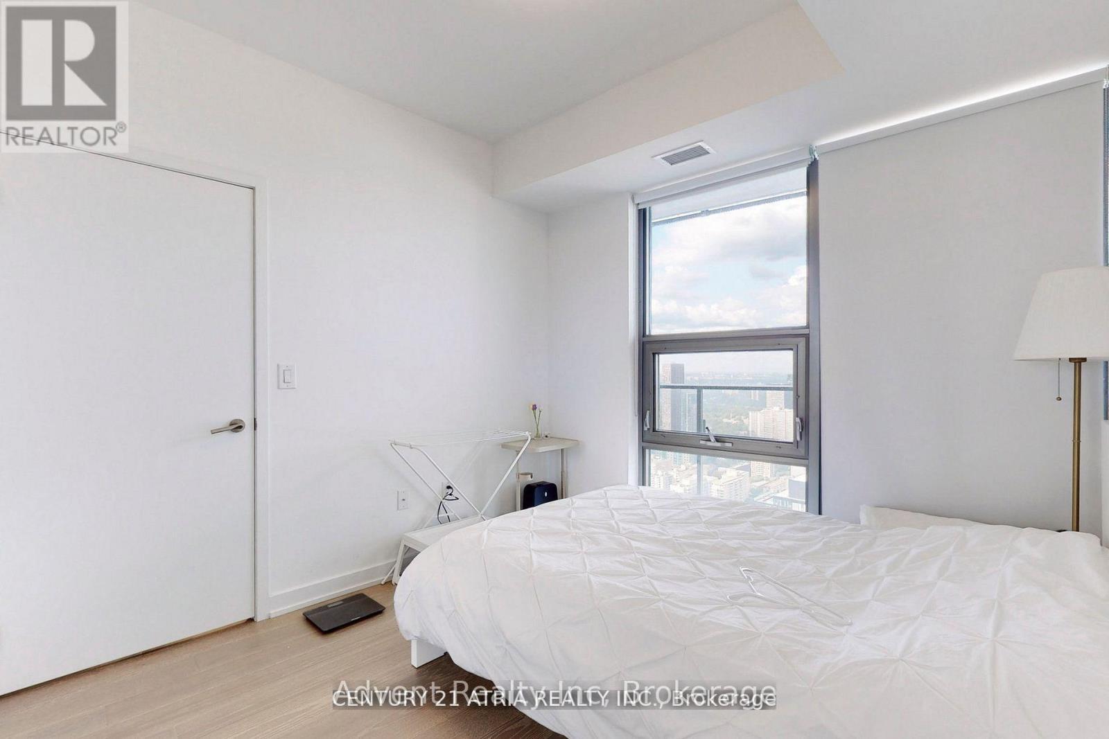 5213 - 11 Wellesley Street W, Toronto, Ontario  M4Y 1E8 - Photo 14 - C13728984