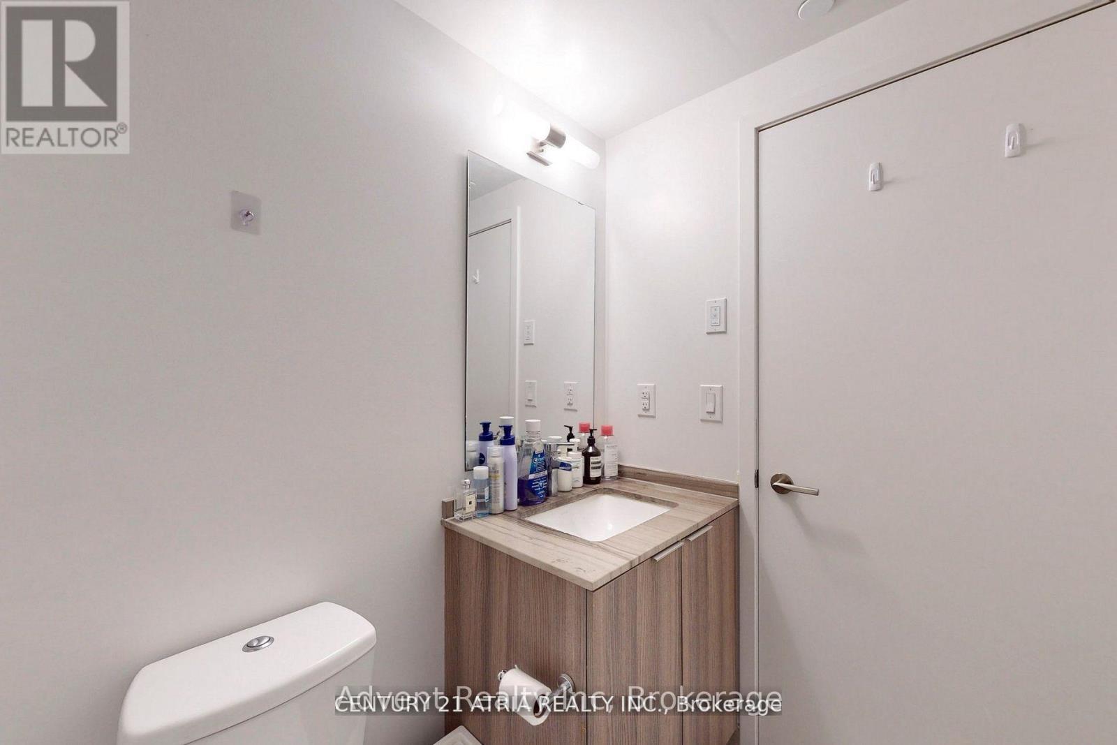 5213 - 11 Wellesley Street W, Toronto, Ontario  M4Y 1E8 - Photo 16 - C13728984