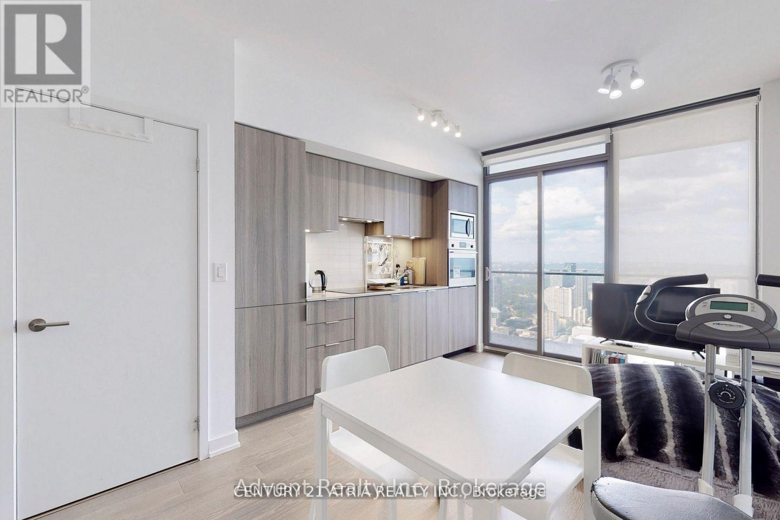 5213 - 11 Wellesley Street W, Toronto, Ontario  M4Y 1E8 - Photo 6 - C13728984
