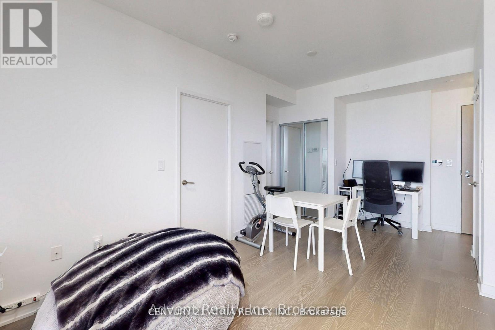 5213 - 11 Wellesley Street W, Toronto, Ontario  M4Y 1E8 - Photo 9 - C13728984