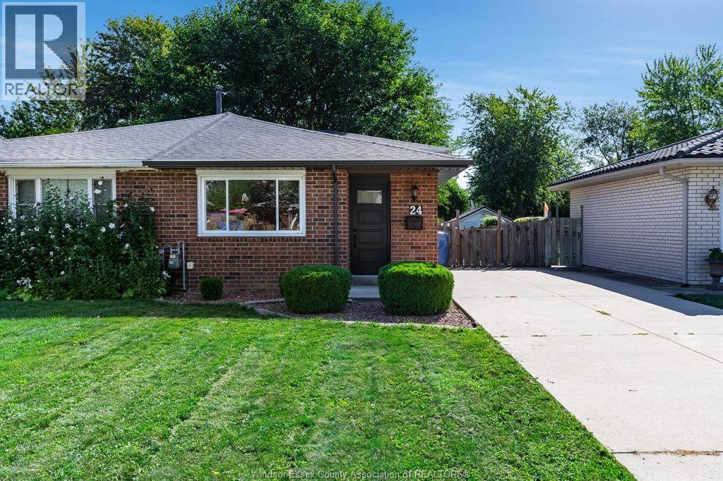 24 Donald, Leamington, Ontario  N8H 4J3 - Photo 2 - 26021216