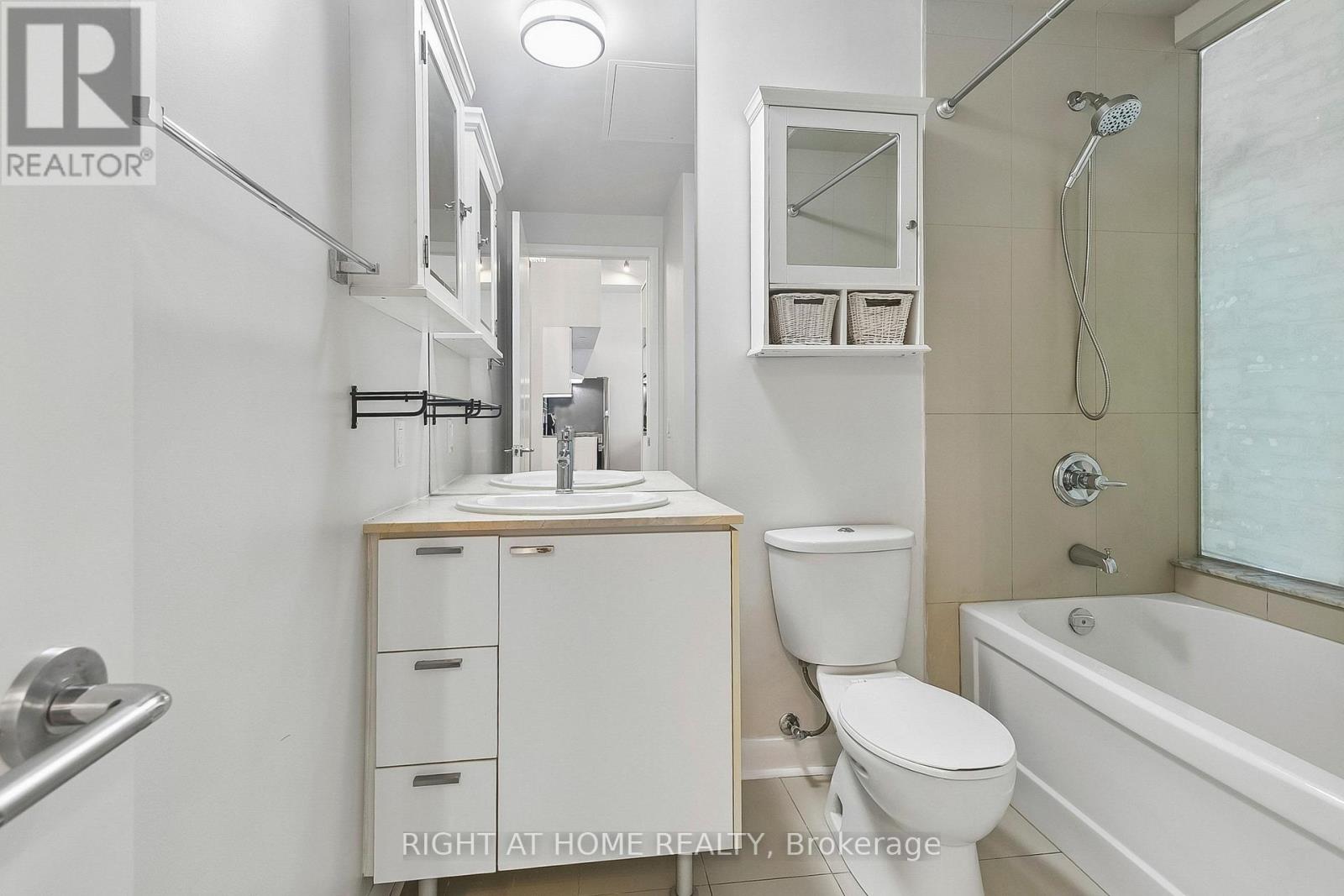 1606 - 375 King Street W, Toronto, Ontario  M5V 1K5 - Photo 23 - C13729180