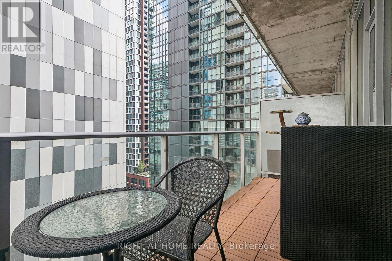 1606 - 375 King Street W, Toronto, Ontario  M5V 1K5 - Photo 25 - C13729180