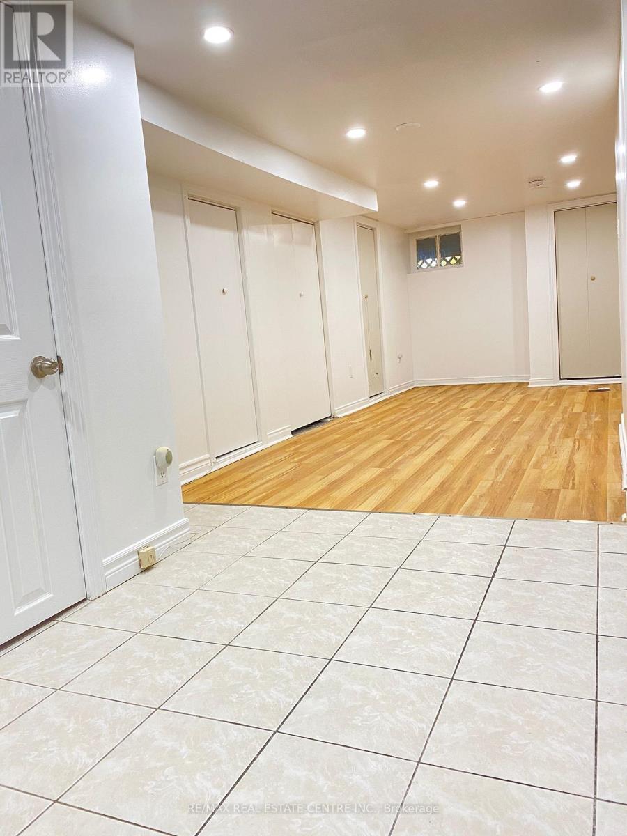 Lower - 472 Lansdowne Avenue, Toronto, Ontario  M6H 3Y3 - Photo 16 - C13729214