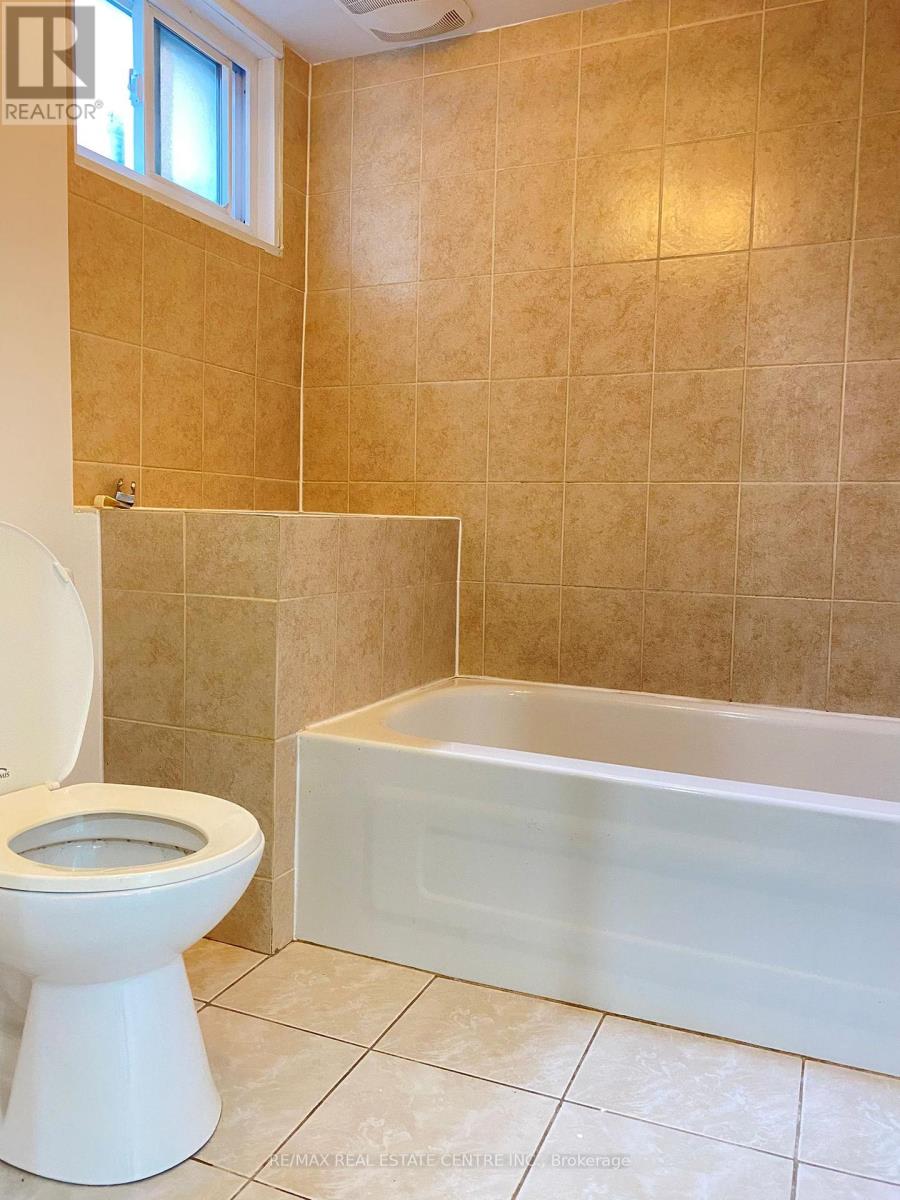 Lower - 472 Lansdowne Avenue, Toronto, Ontario  M6H 3Y3 - Photo 19 - C13729214