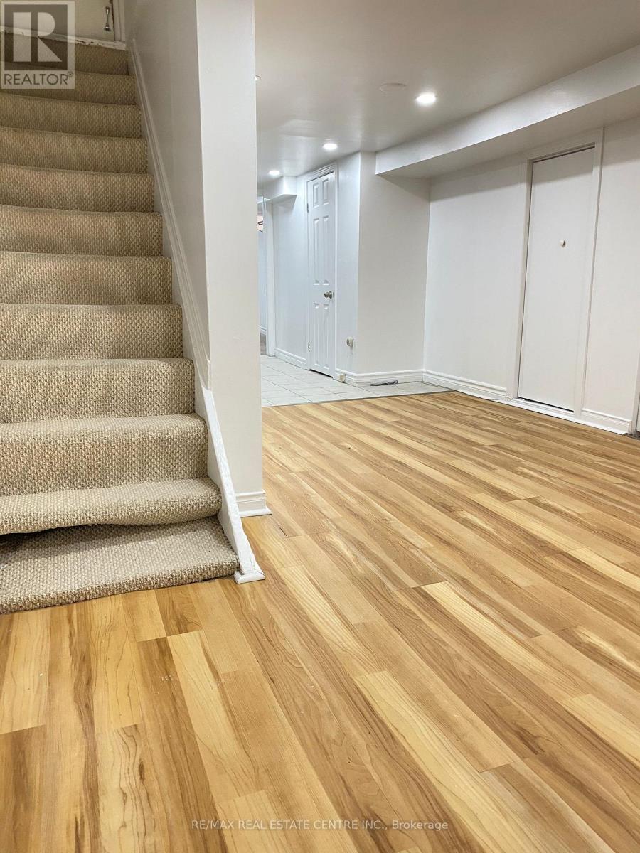 Lower - 472 Lansdowne Avenue, Toronto, Ontario  M6H 3Y3 - Photo 2 - C13729214