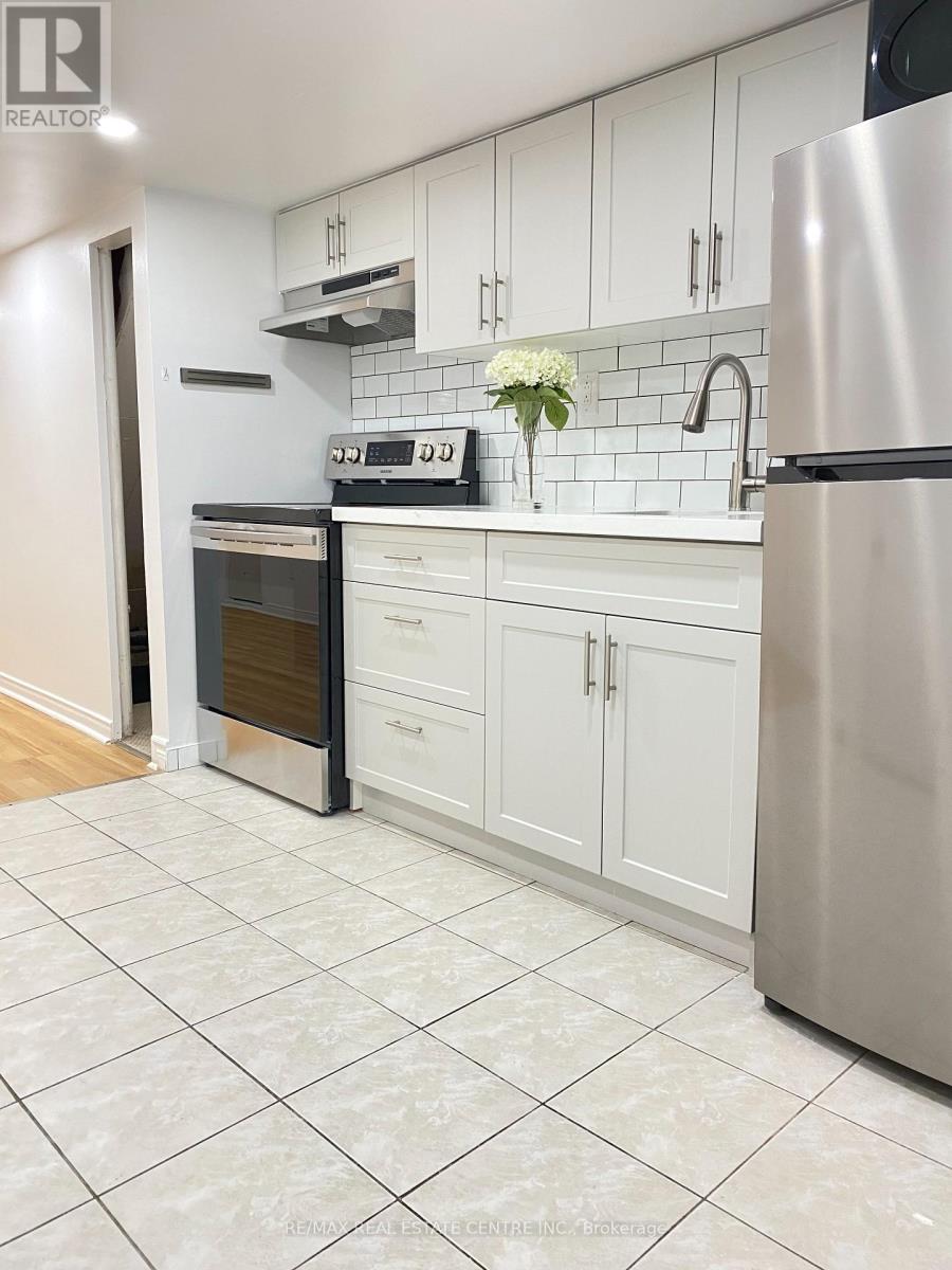 Lower - 472 Lansdowne Avenue, Toronto, Ontario  M6H 3Y3 - Photo 3 - C13729214