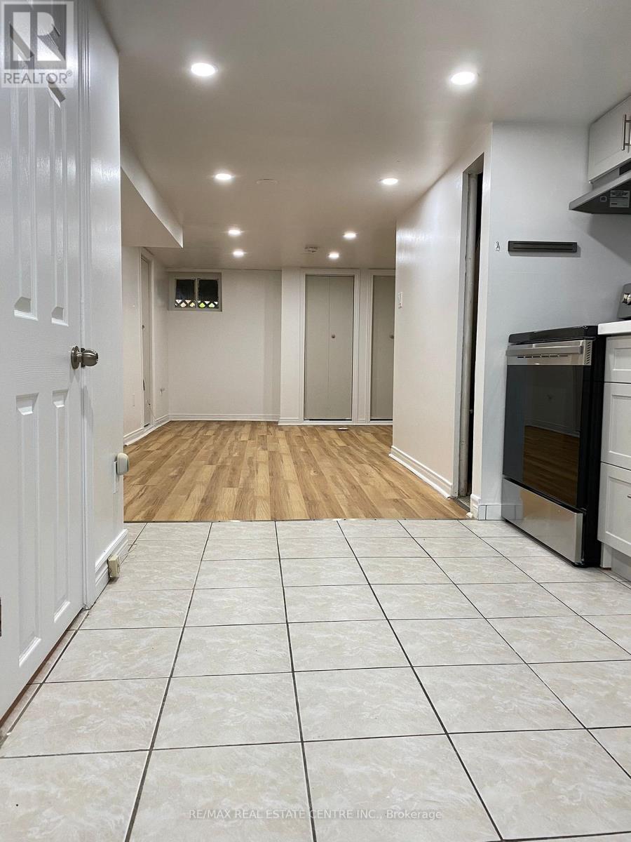 Lower - 472 Lansdowne Avenue, Toronto, Ontario  M6H 3Y3 - Photo 4 - C13729214