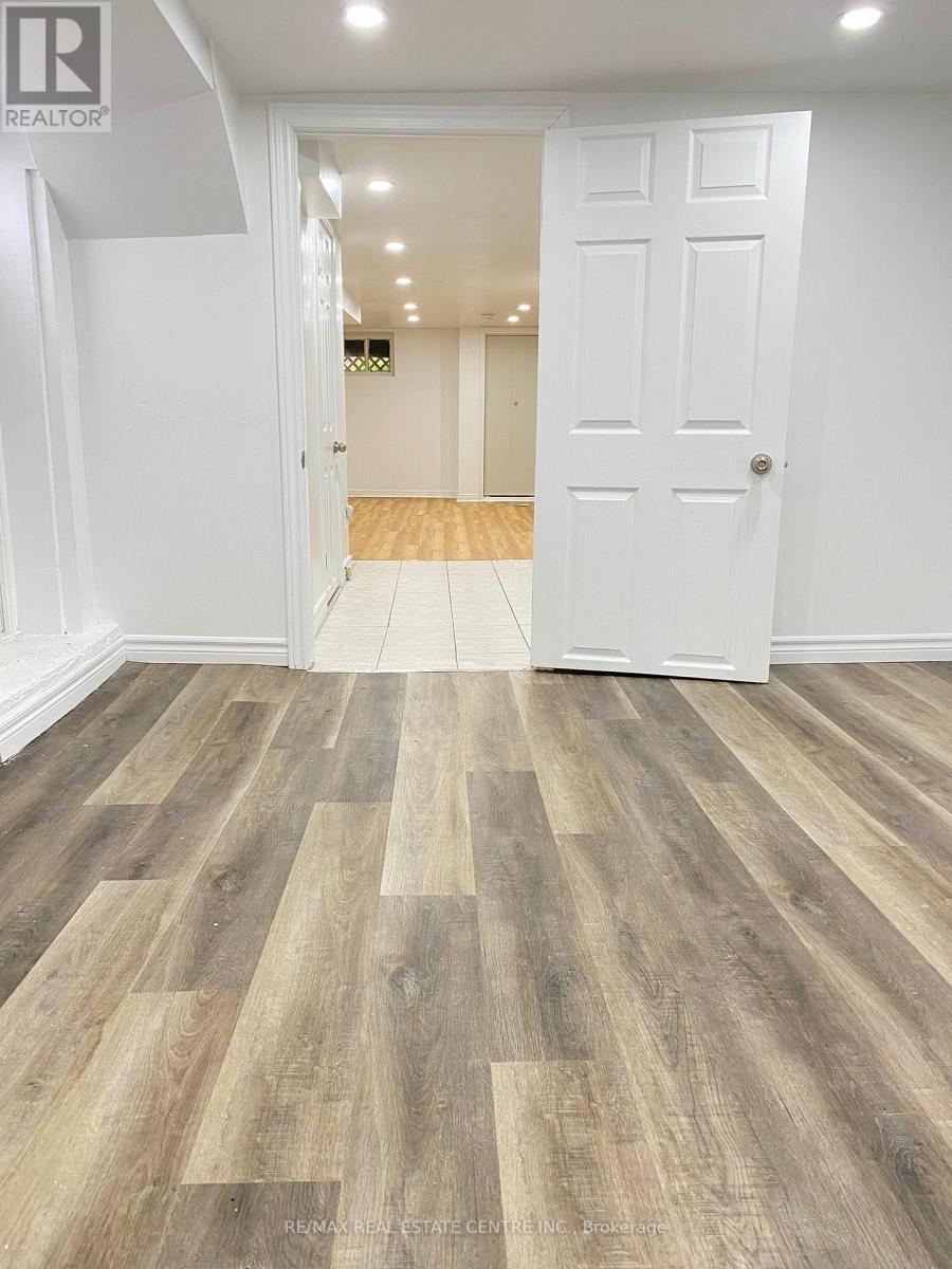 Lower - 472 Lansdowne Avenue, Toronto, Ontario  M6H 3Y3 - Photo 5 - C13729214
