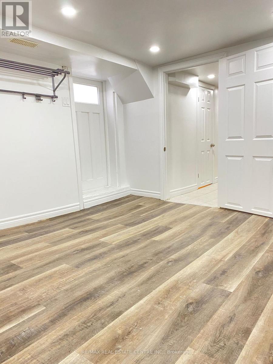 Lower - 472 Lansdowne Avenue, Toronto, Ontario  M6H 3Y3 - Photo 6 - C13729214