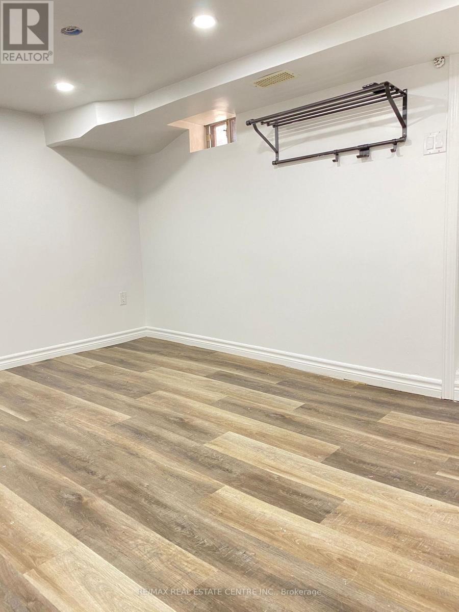 Lower - 472 Lansdowne Avenue, Toronto, Ontario  M6H 3Y3 - Photo 7 - C13729214