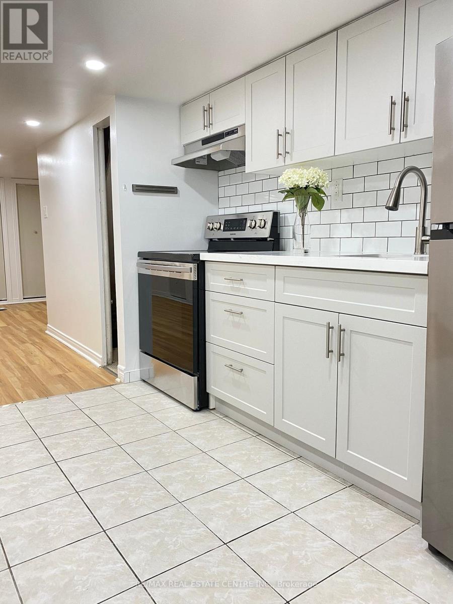 Lower - 472 Lansdowne Avenue, Toronto, Ontario  M6H 3Y3 - Photo 9 - C13729214