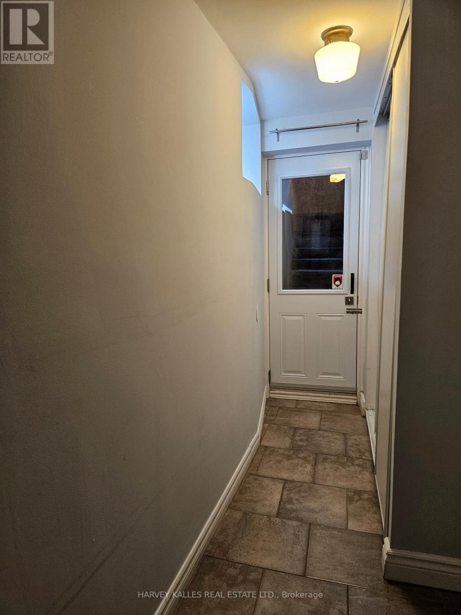 Lower - 85 Lanark Avenue, Toronto, Ontario  M6E 2G3 - Photo 3 - C13729216