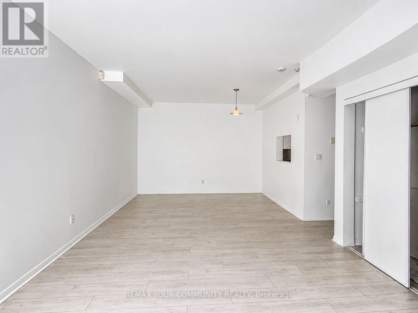 102 - 1 Center Street W, Richmond Hill, Ontario  L4C 3P3 - Photo 3 - N13729190