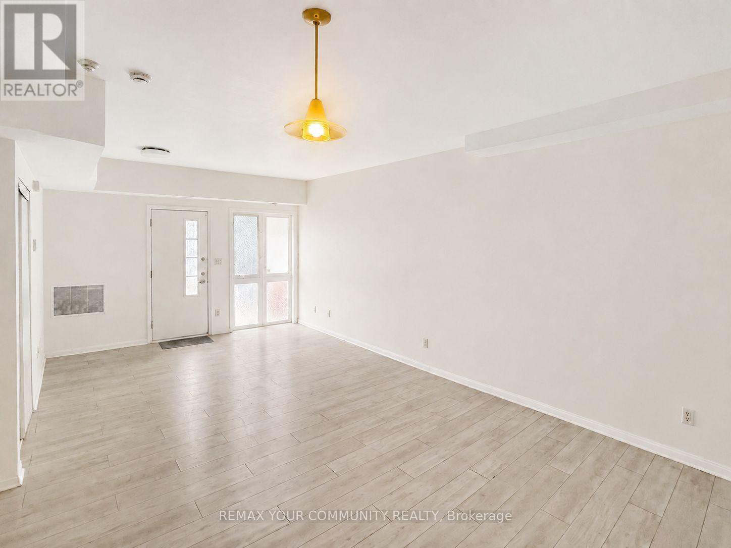 102 - 1 Center Street W, Richmond Hill, Ontario  L4C 3P3 - Photo 5 - N13729190