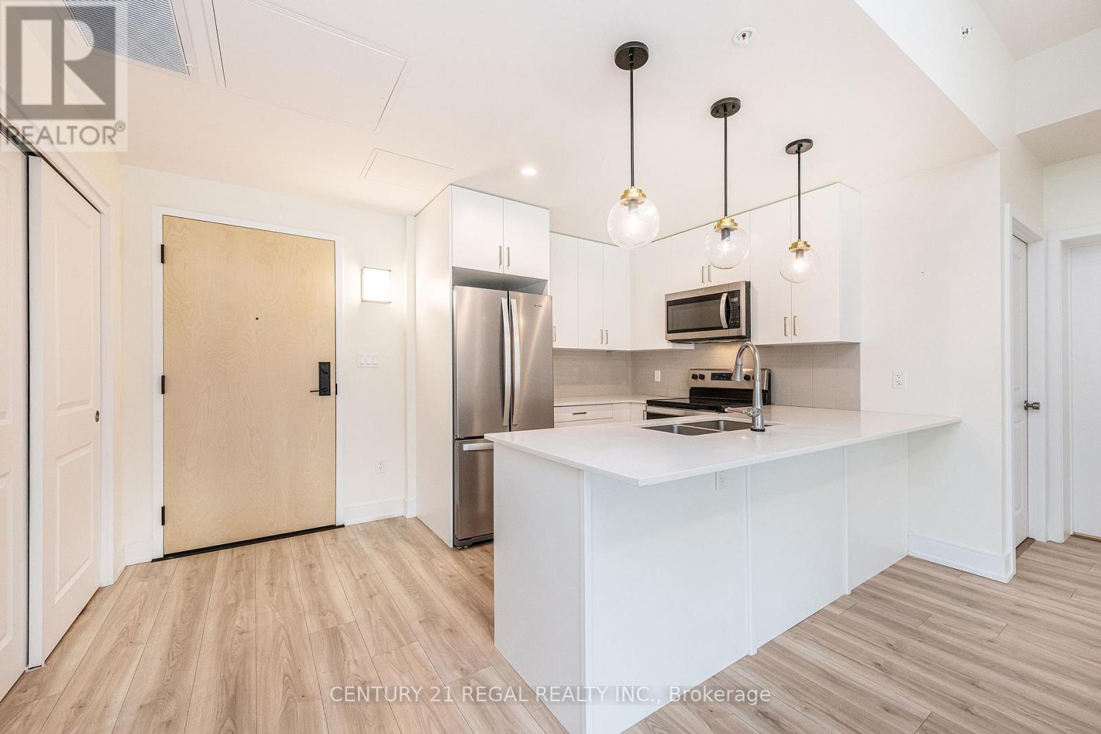 Unit 205 - 121 Mary Street, Clearview, Ontario  L0M 1G0 - Photo 2 - S13729212