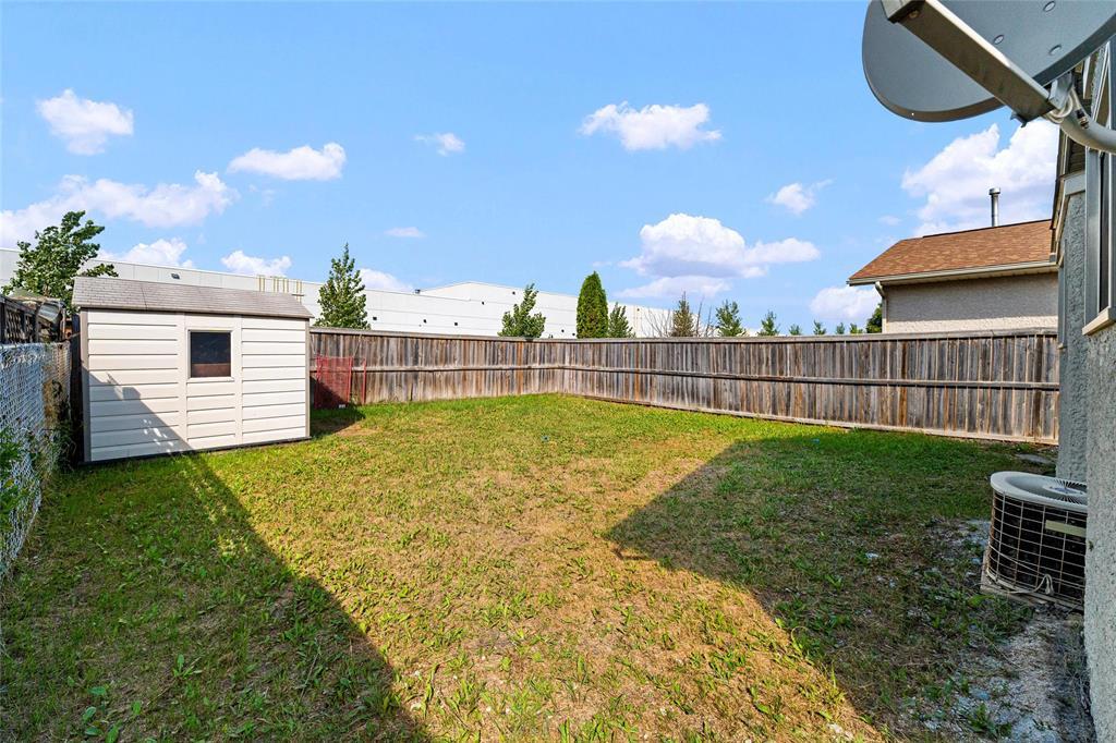 286 Barnham Crescent, Winnipeg, Manitoba  R2R 2T6 - Photo 31 - 202621815