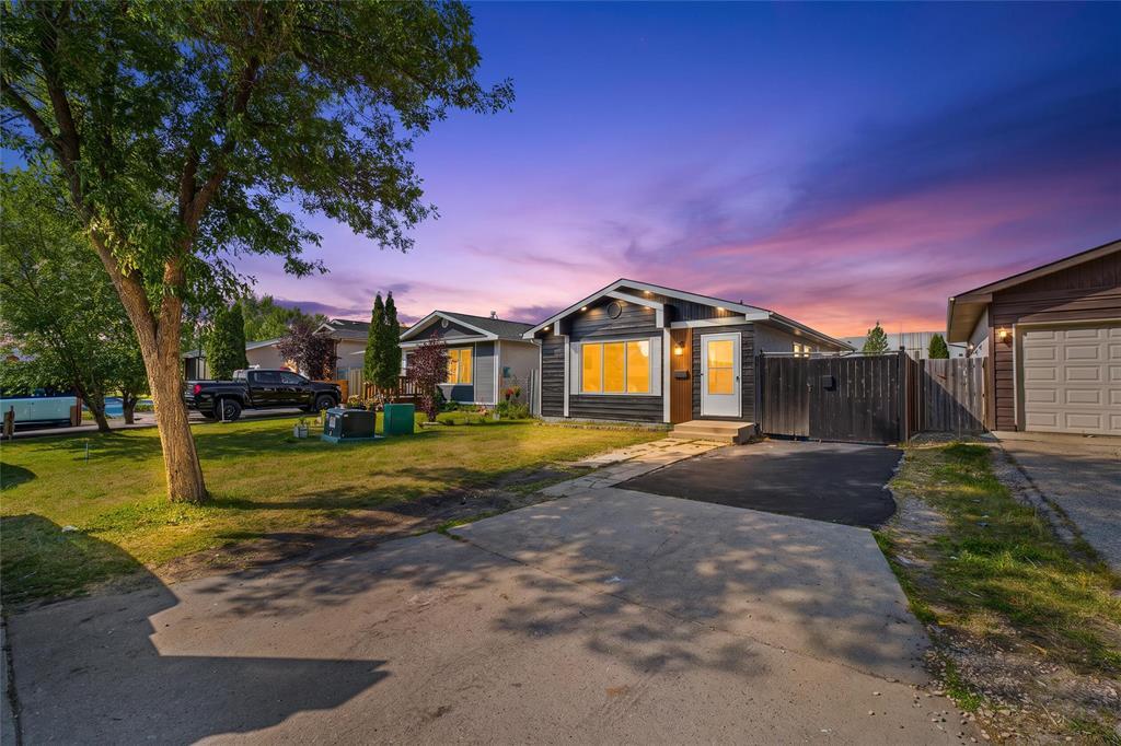 286 Barnham Crescent, Winnipeg, Manitoba  R2R 2T6 - Photo 3 - 202621815