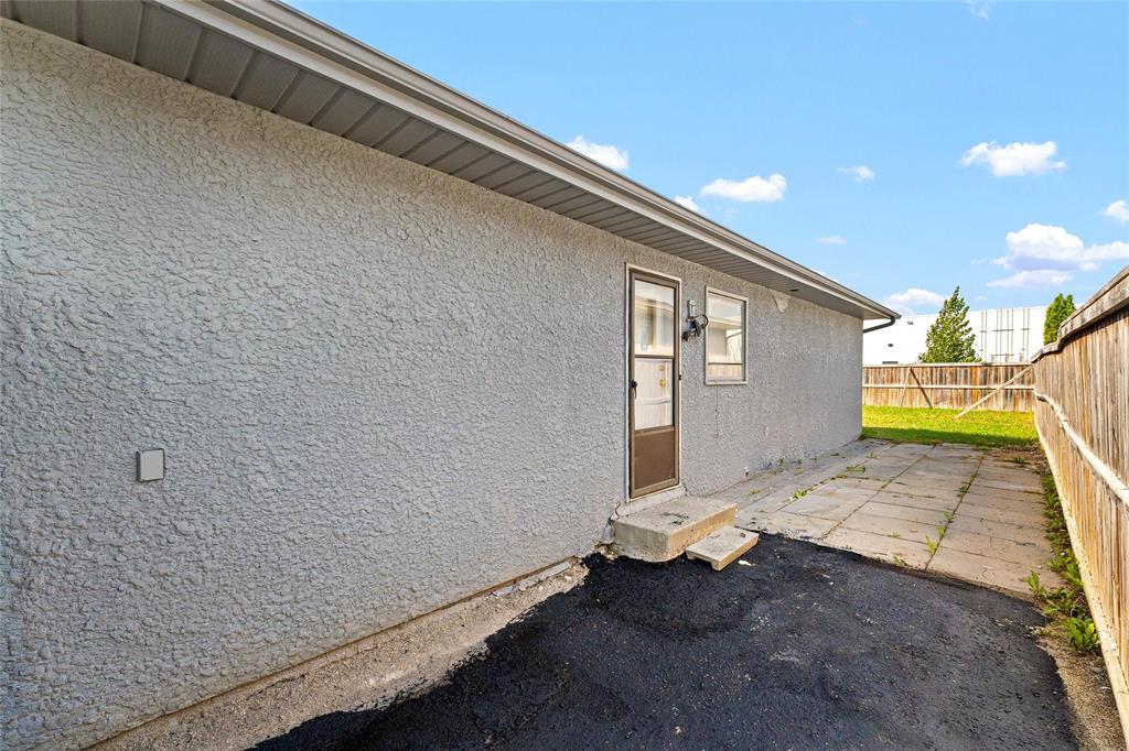 286 Barnham Crescent, Winnipeg, Manitoba  R2R 2T6 - Photo 32 - 202621815