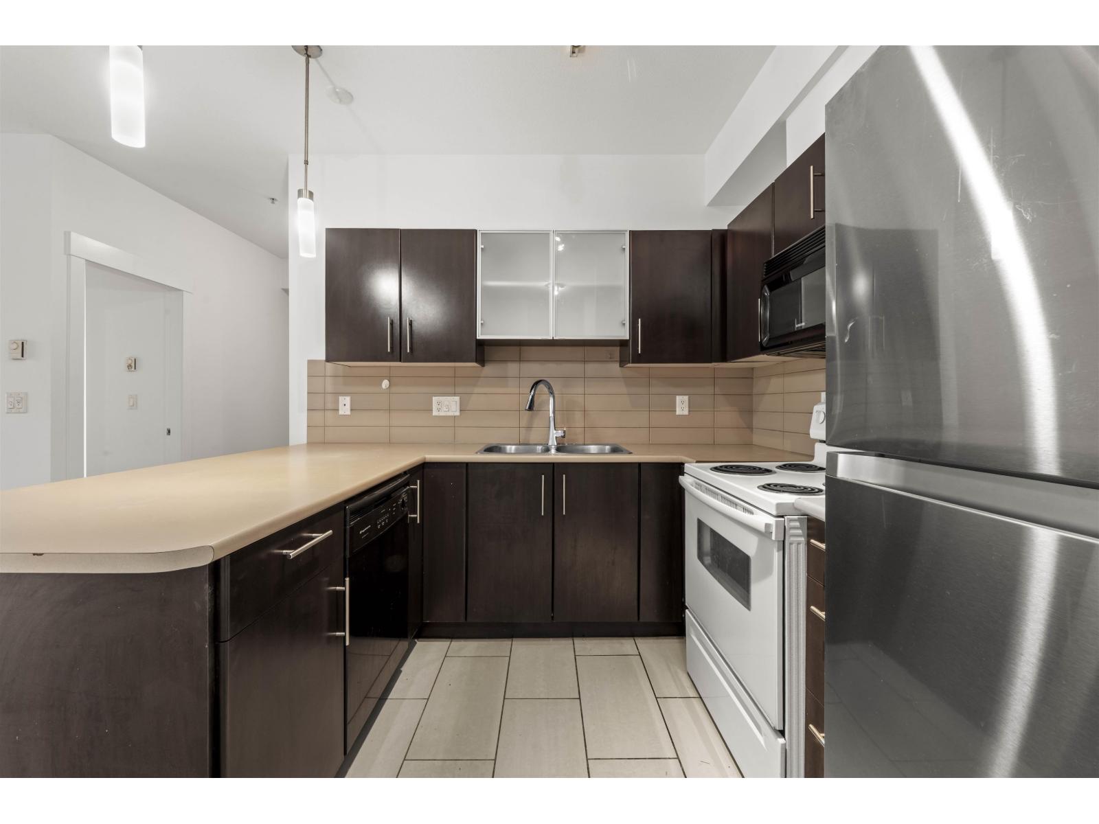 111 33545 Rainbow Avenue, Abbotsford, British Columbia  V2S 1Z6 - Photo 3 - R3153368