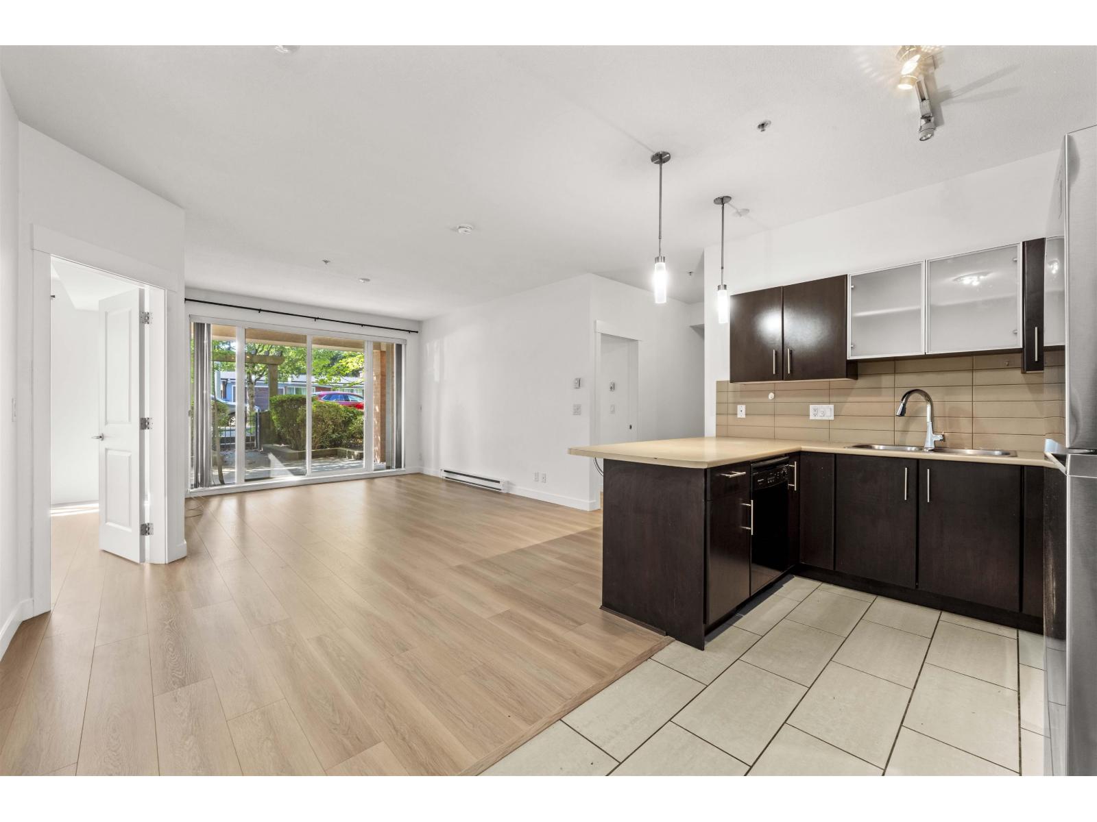 111 33545 Rainbow Avenue, Abbotsford, British Columbia  V2S 1Z6 - Photo 2 - R3153368