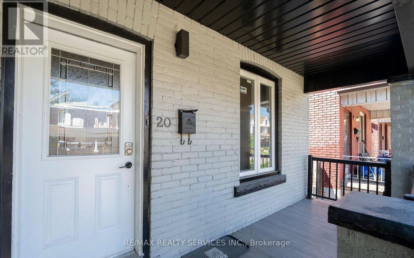 20 Somerset Avenue, Hamilton, Ontario  L8L 2L5 - Photo 3 - X13729260