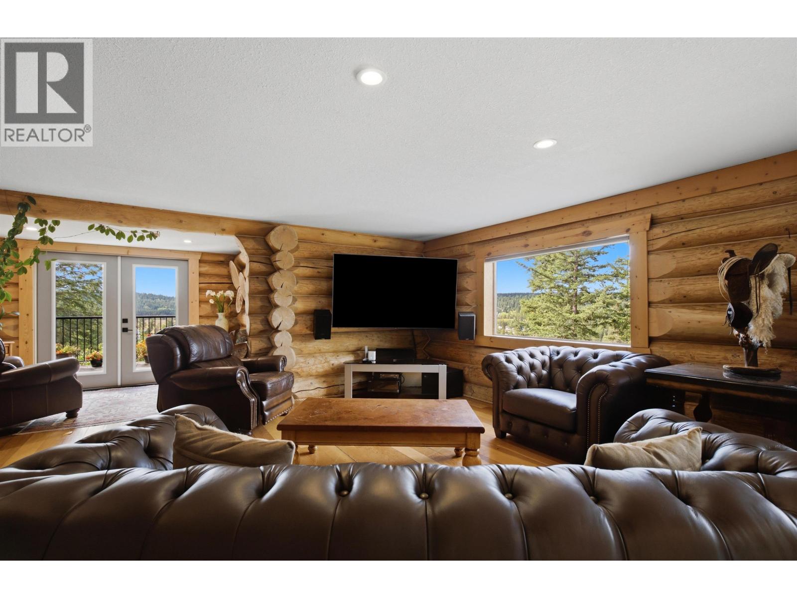 2635 Basaraba Road, Williams Lake, British Columbia  V2G 4W2 - Photo 2 - R3160147