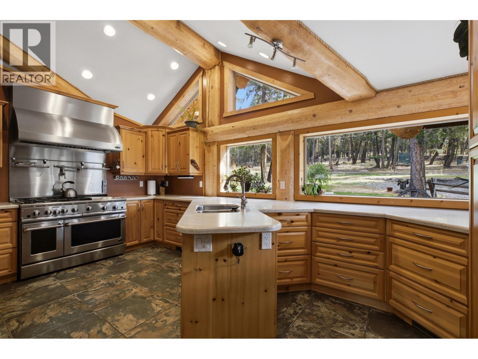 2635 Basaraba Road, Williams Lake, British Columbia  V2G 4W2 - Photo 9 - R3160147
