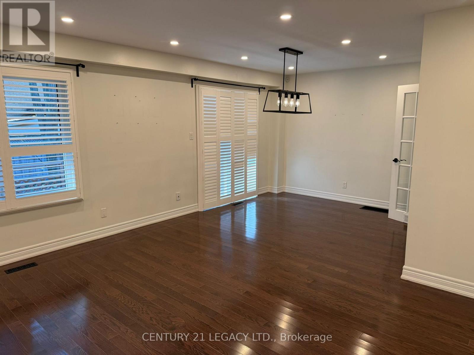 6772 Dolmage Court, Mississauga, Ontario  L5N 4V9 - Photo 5 - W13729308