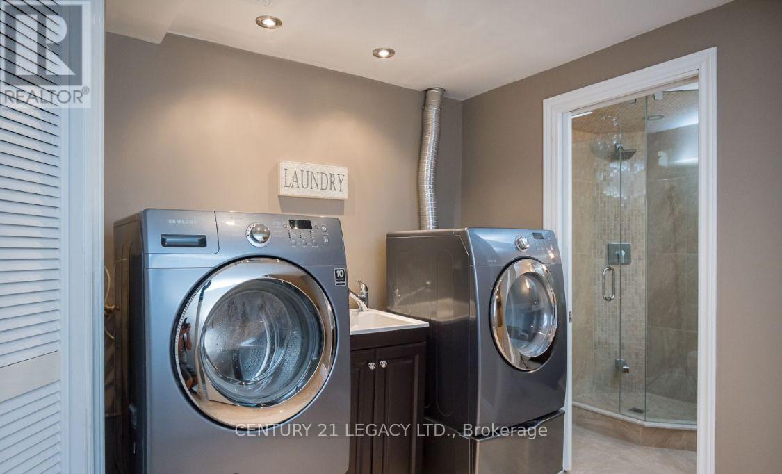 6772 Dolmage Court, Mississauga, Ontario  L5N 4V9 - Photo 9 - W13729308