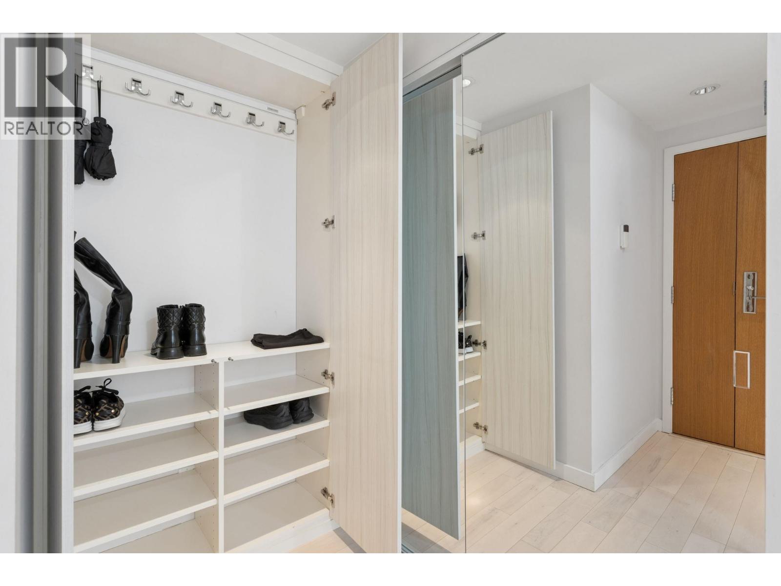 305 8 Smithe Mews, Vancouver, British Columbia  V6B 0A5 - Photo 17 - R3160133