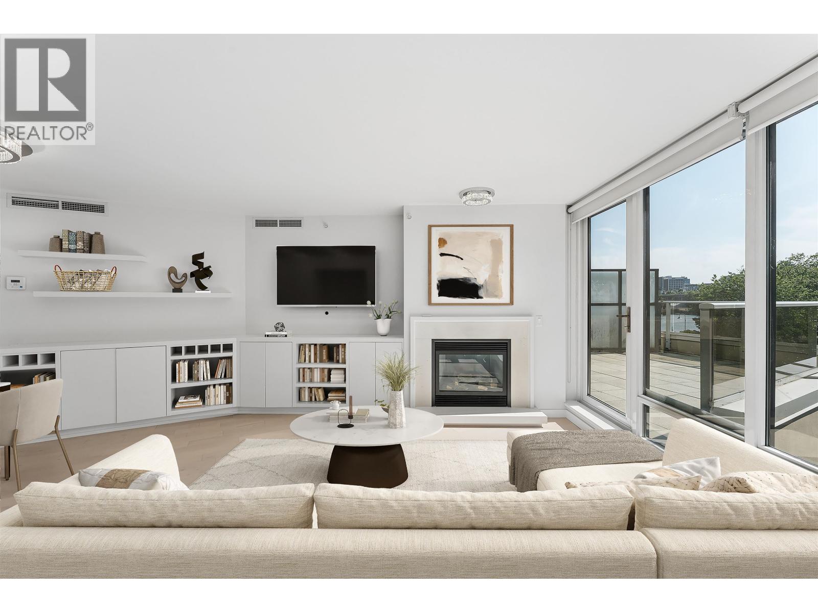 305 8 Smithe Mews, Vancouver, British Columbia  V6B 0A5 - Photo 2 - R3160133