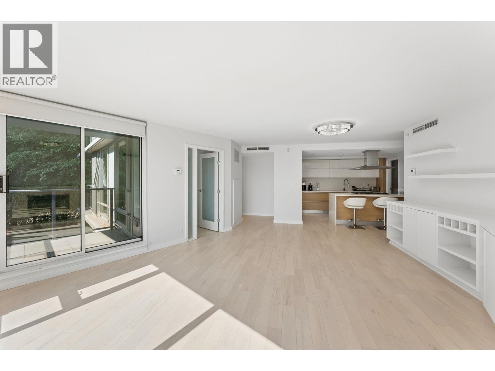 305 8 Smithe Mews, Vancouver, British Columbia  V6B 0A5 - Photo 5 - R3160133
