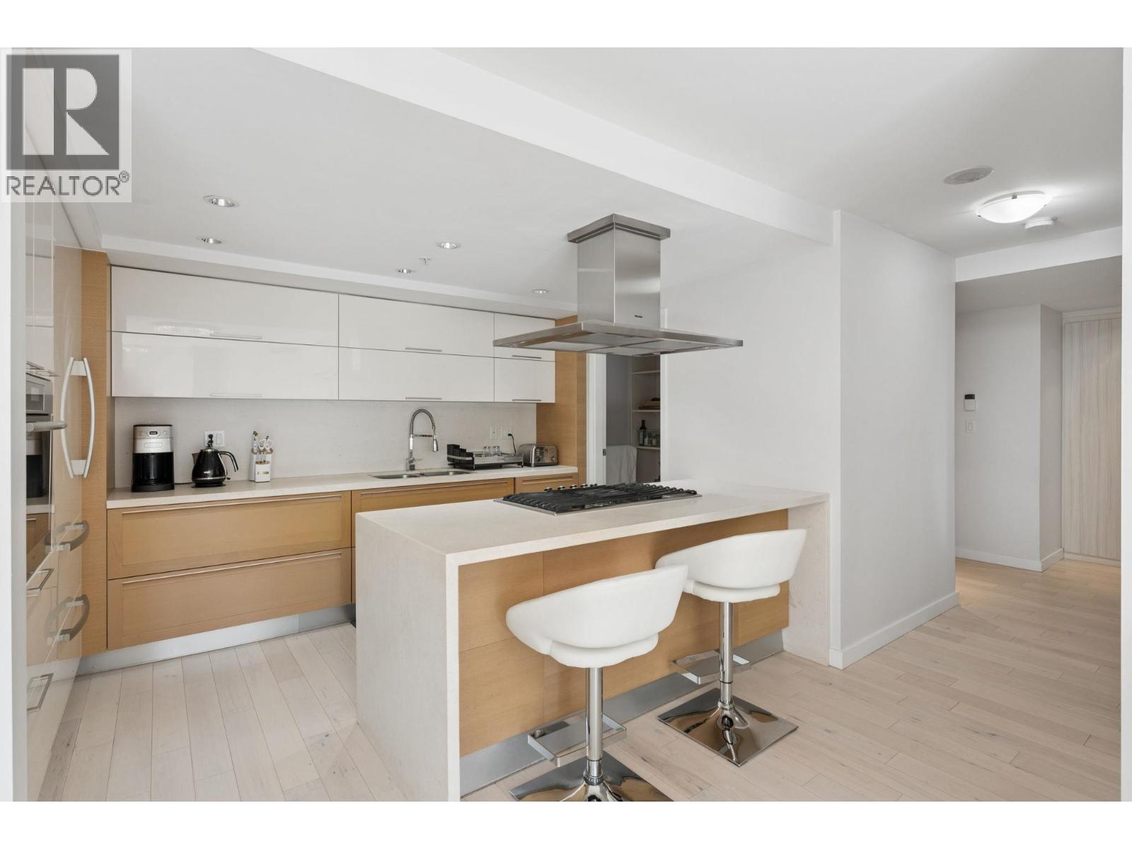 305 8 Smithe Mews, Vancouver, British Columbia  V6B 0A5 - Photo 6 - R3160133