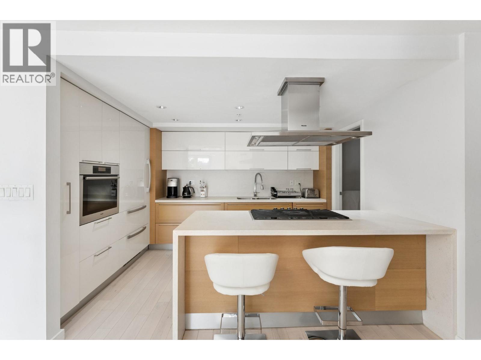 305 8 Smithe Mews, Vancouver, British Columbia  V6B 0A5 - Photo 7 - R3160133