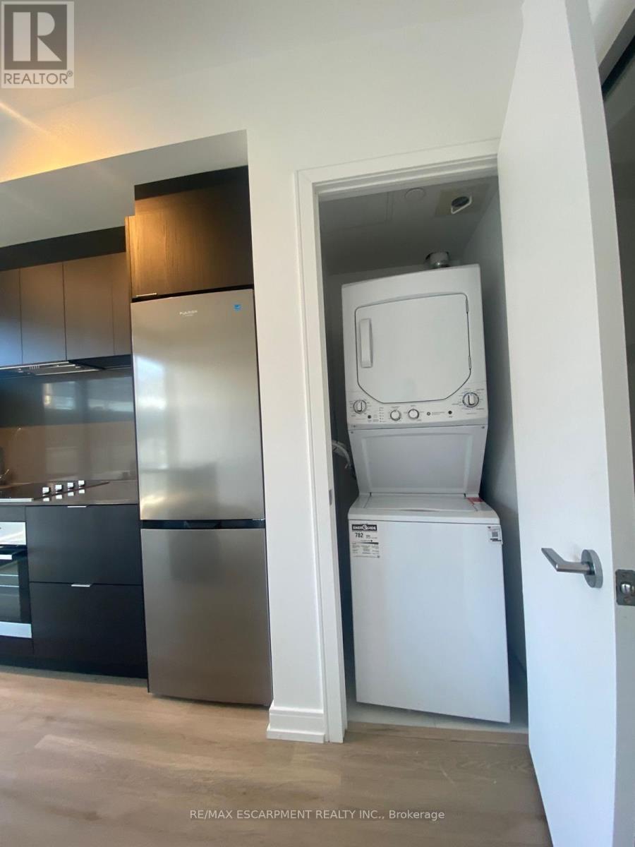 1518 - 1 Jarvis Street E, Hamilton, Ontario  L8R 0A8 - Photo 2 - X13729312