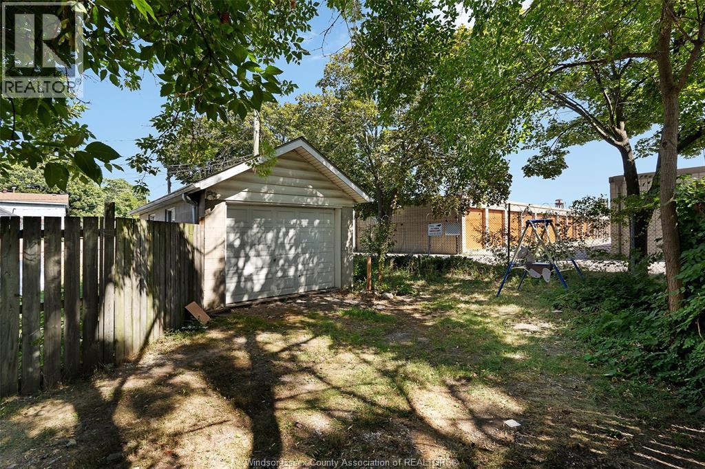 768 Mckay, Windsor, Ontario  N9B 2A1 - Photo 7 - 26021209
