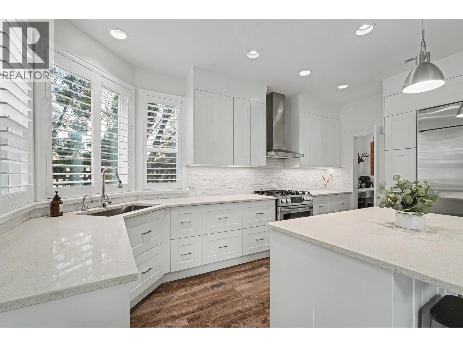 1722 Paddock Drive, Coquitlam, British Columbia  V3E 3N8 - Photo 4 - R3160085
