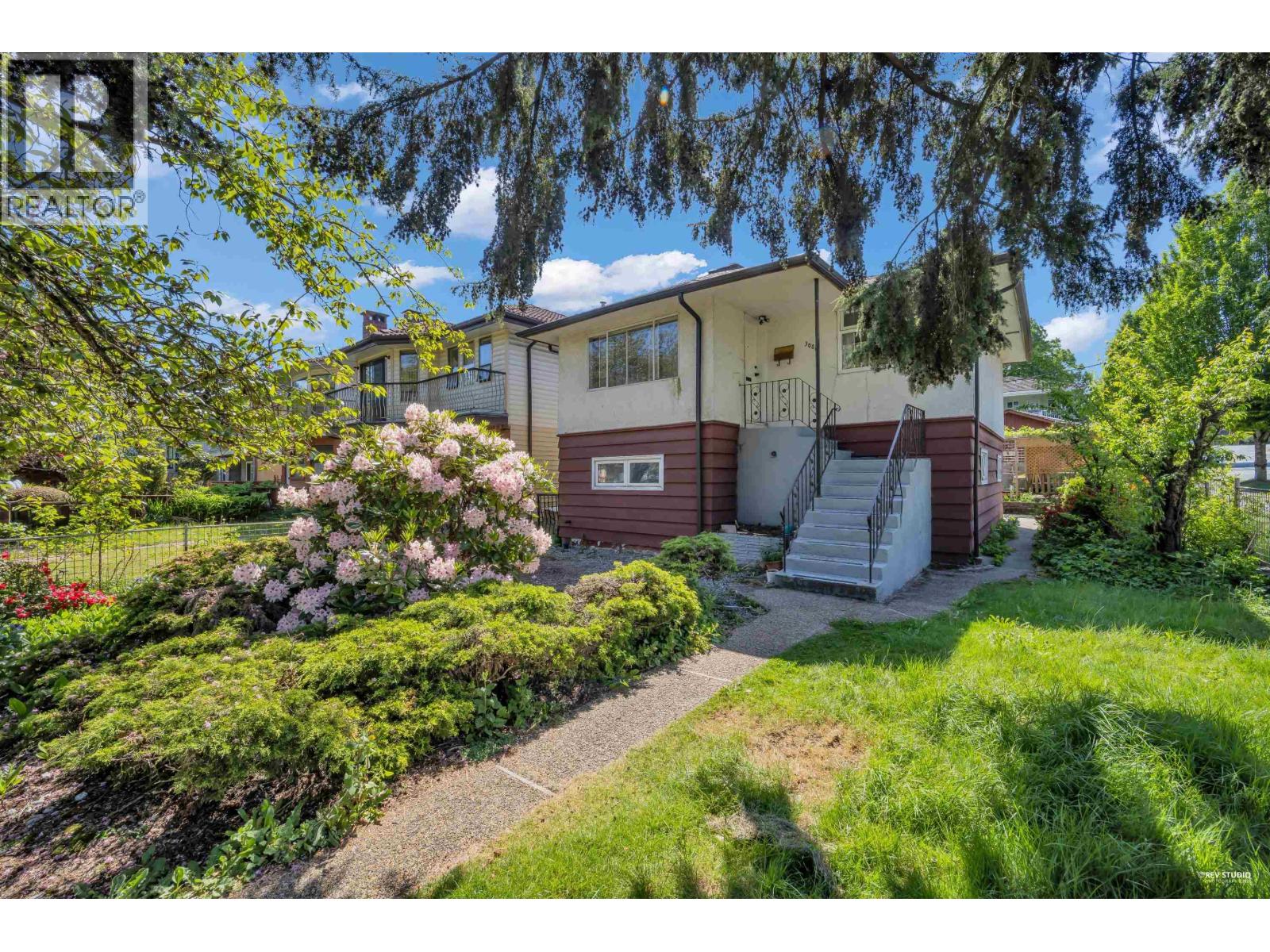 3006 E 27th Avenue, Vancouver, British Columbia  V5R 1P2 - Photo 2 - R3160132